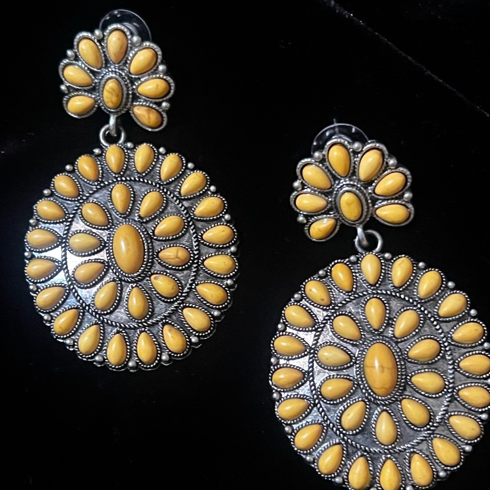 New beautiful Southwestern style Yellow Stone Cluster Statement Dangle Earrings